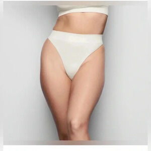 SKIMS Seamless Ribbed Thong Bone Size 2X/3X